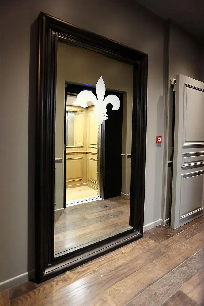 Hotel Saint-Louis Pigalle Paris